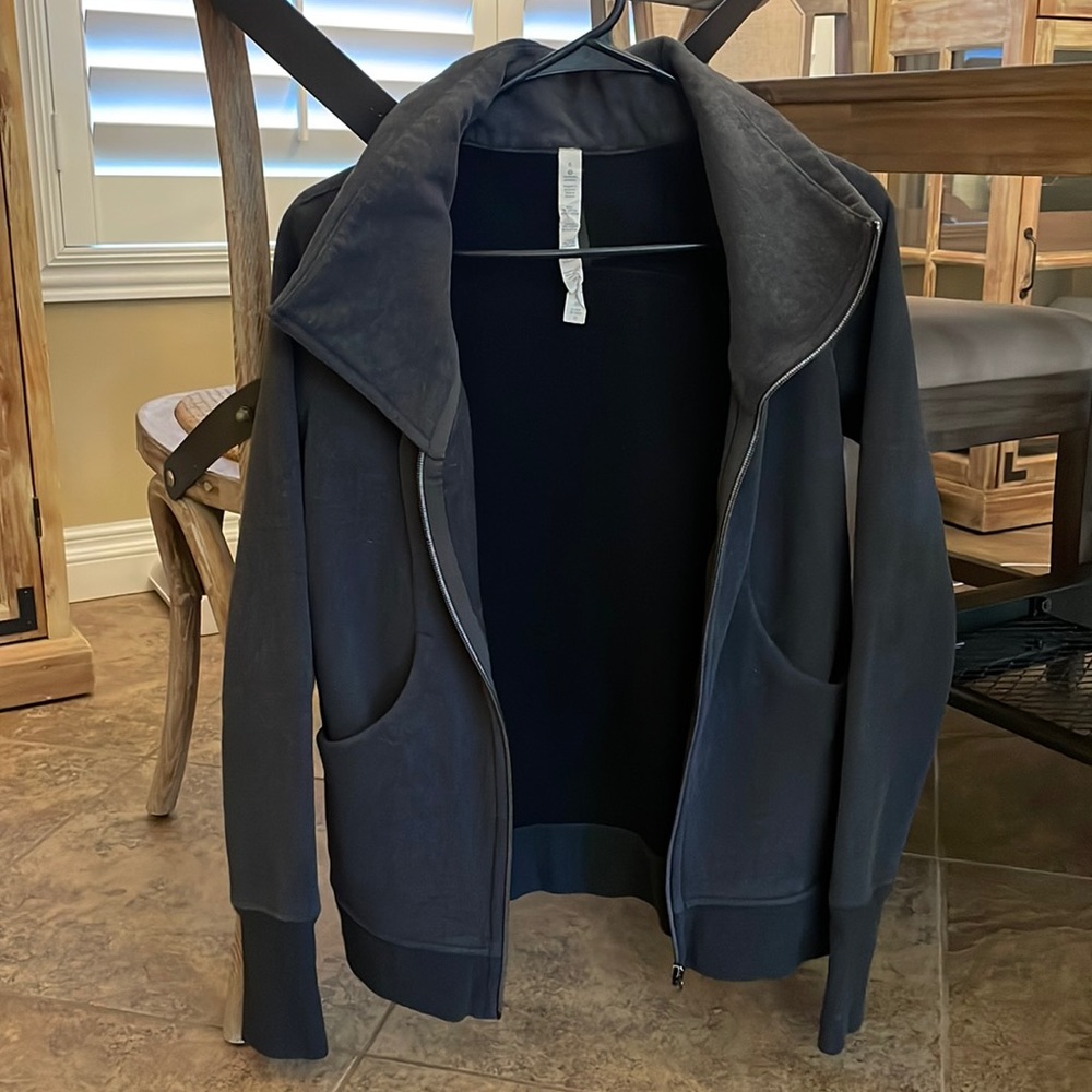 Lululemon angled zip up jacket. Size 6